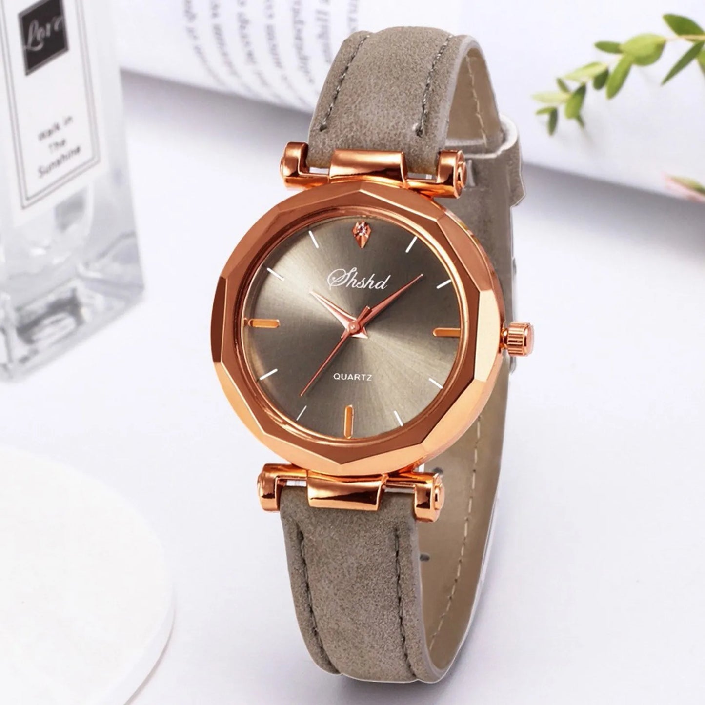 Fashion Women Watch Classic Leather Strap Round Dial Simple Quartz Wristwatch Daily Causal Date Clothing Matching Watch