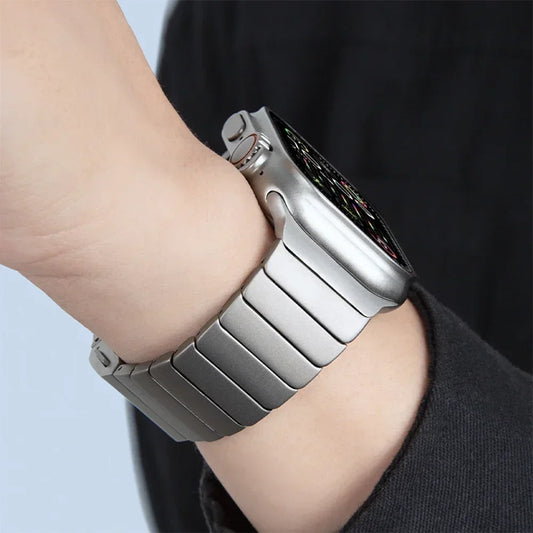 Luxury Titanium Strap for Apple Watch Ultra 1/2 49mm Magnetic Men Link Bracelet for Iwatch Series 10 9 8 7 6 5 Se 46mm 45mm 44mm