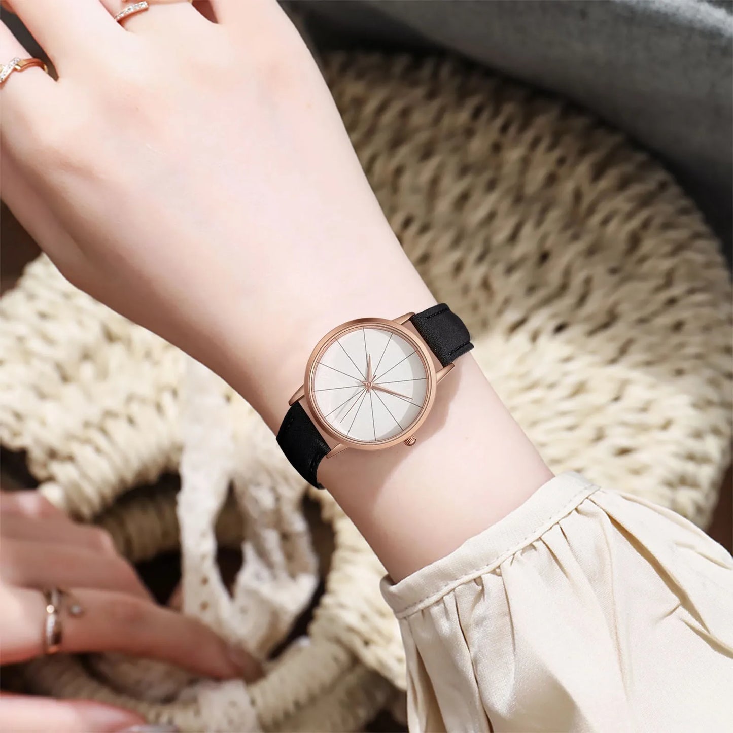 Simple Style Quartz Wristwatch Simple Women Watch Exquisite Leather Belt Watches Woman Clock Quartz Watches Relogios Feminino